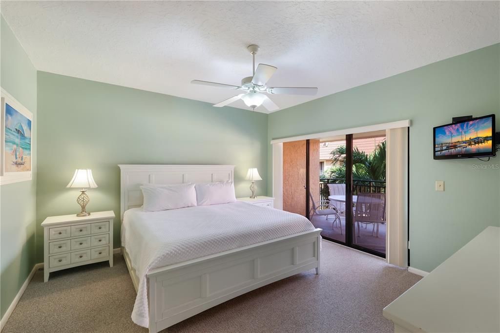 For Sale: $749,900 (2 beds, 2 baths, 1154 Square Feet)