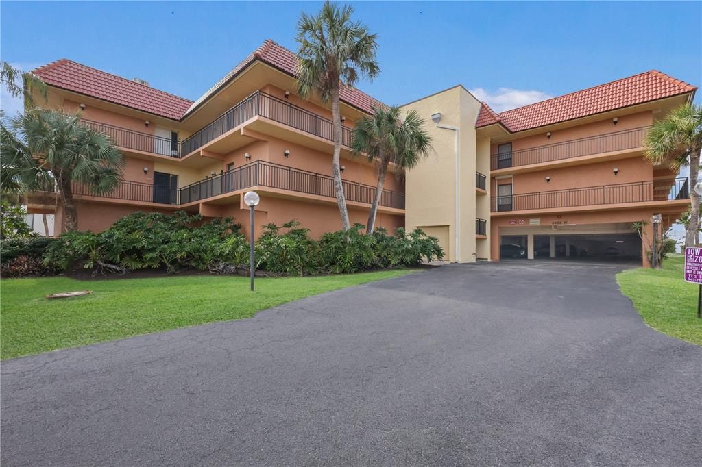 For Sale: $749,900 (2 beds, 2 baths, 1154 Square Feet)