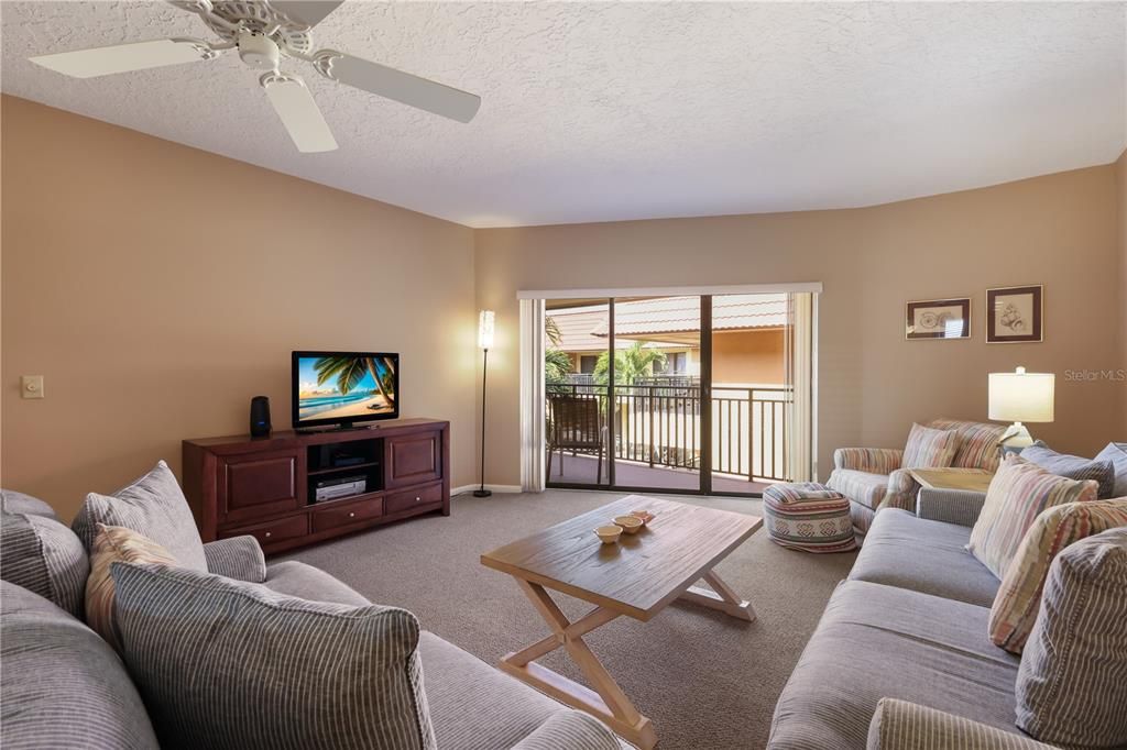 For Sale: $749,900 (2 beds, 2 baths, 1154 Square Feet)