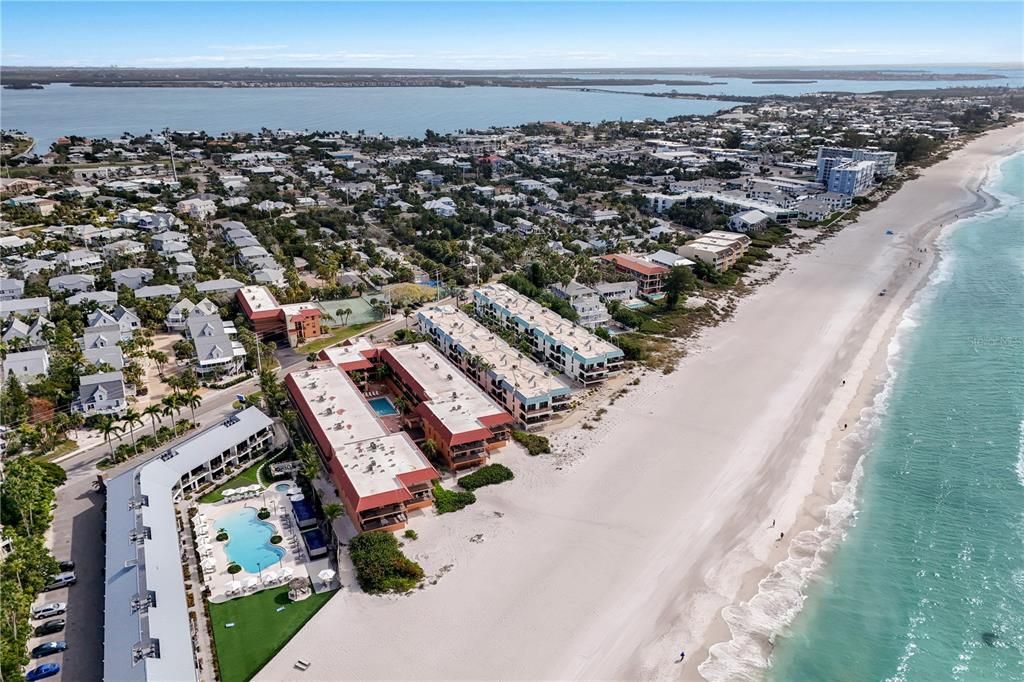 For Sale: $749,900 (2 beds, 2 baths, 1154 Square Feet)
