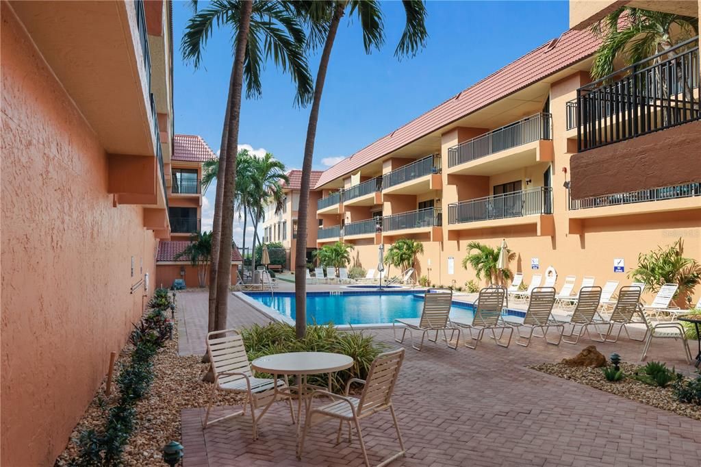 For Sale: $749,900 (2 beds, 2 baths, 1154 Square Feet)