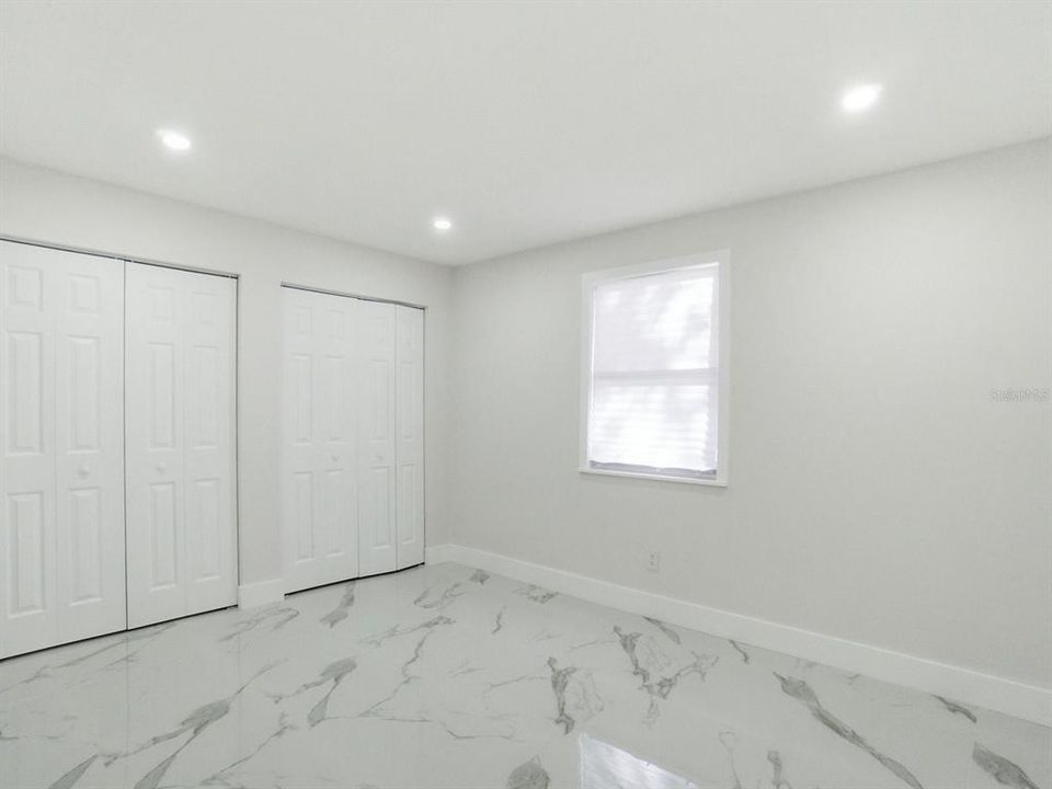 Activo con contrato: $238,000 (5 camas, 2 baños, 1400 Pies cuadrados)