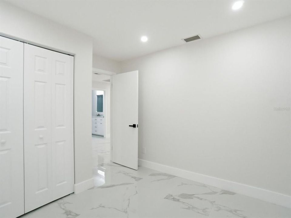 Activo con contrato: $238,000 (5 camas, 2 baños, 1400 Pies cuadrados)