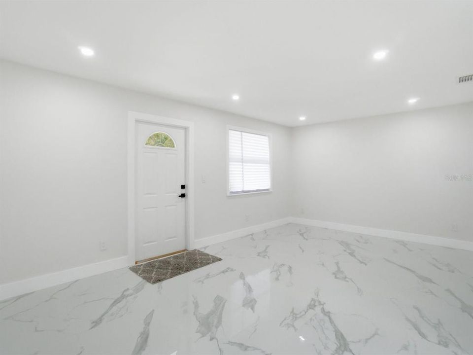 Activo con contrato: $238,000 (5 camas, 2 baños, 1400 Pies cuadrados)