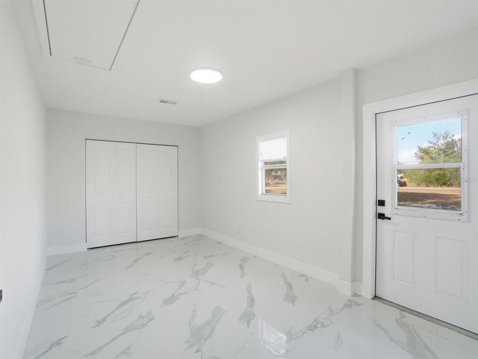 Activo con contrato: $238,000 (5 camas, 2 baños, 1400 Pies cuadrados)
