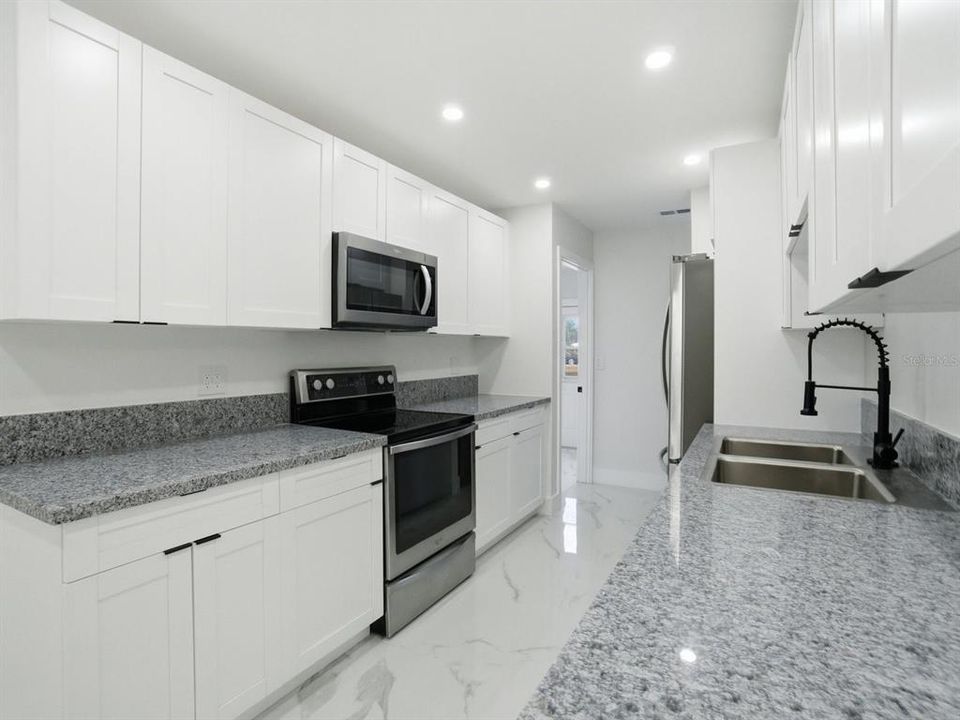 Activo con contrato: $238,000 (5 camas, 2 baños, 1400 Pies cuadrados)