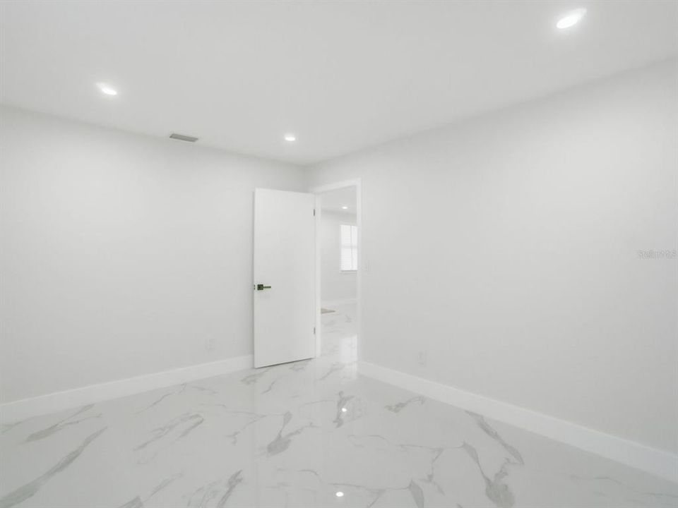Activo con contrato: $238,000 (5 camas, 2 baños, 1400 Pies cuadrados)
