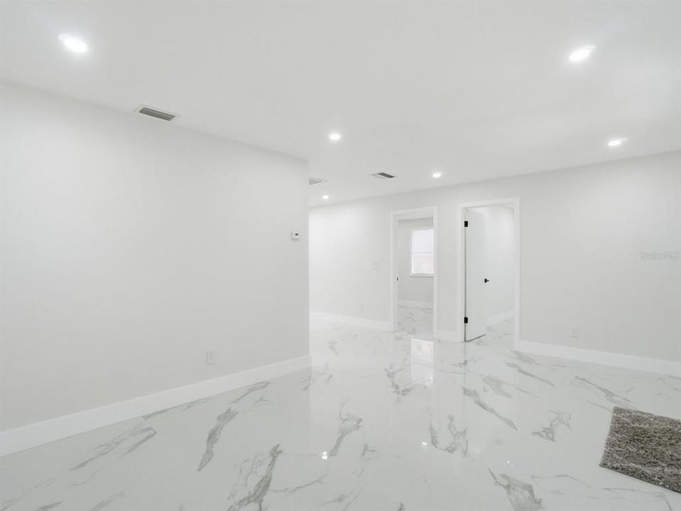 Activo con contrato: $238,000 (5 camas, 2 baños, 1400 Pies cuadrados)