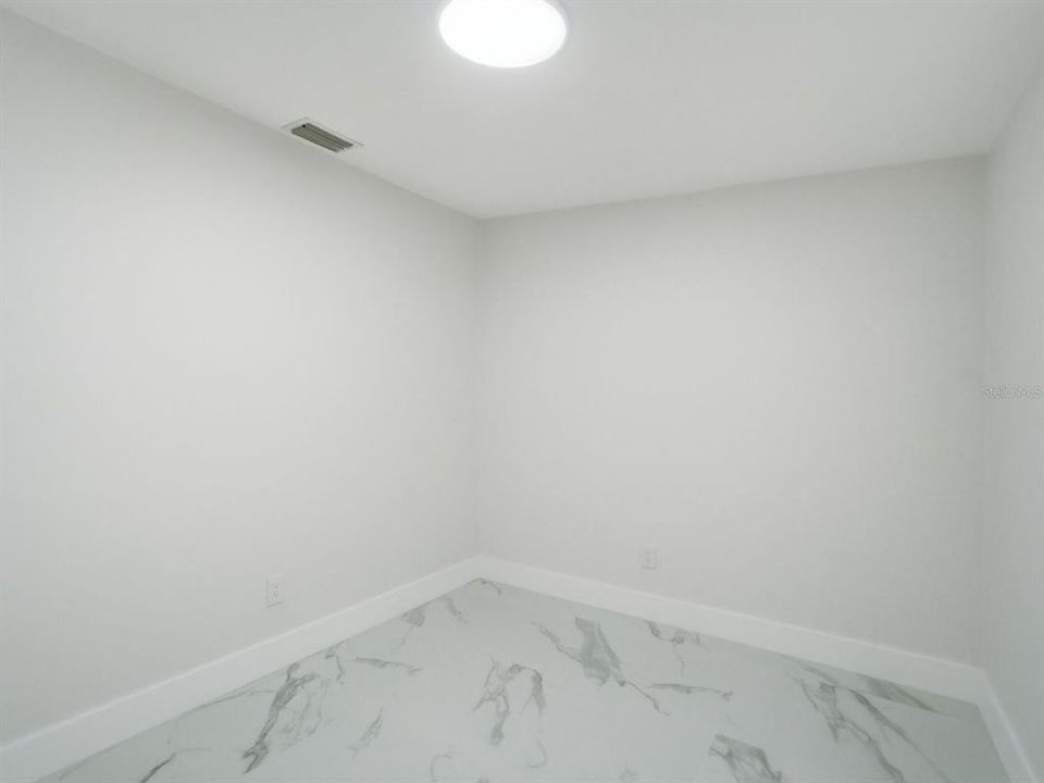 Activo con contrato: $238,000 (5 camas, 2 baños, 1400 Pies cuadrados)