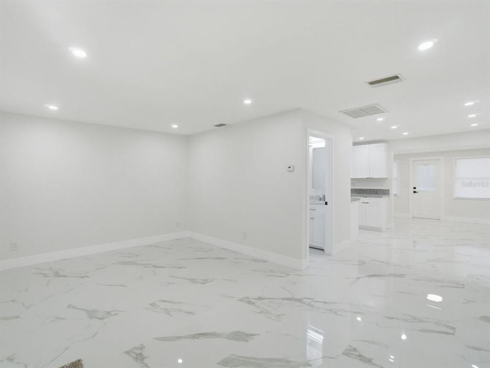Activo con contrato: $238,000 (5 camas, 2 baños, 1400 Pies cuadrados)
