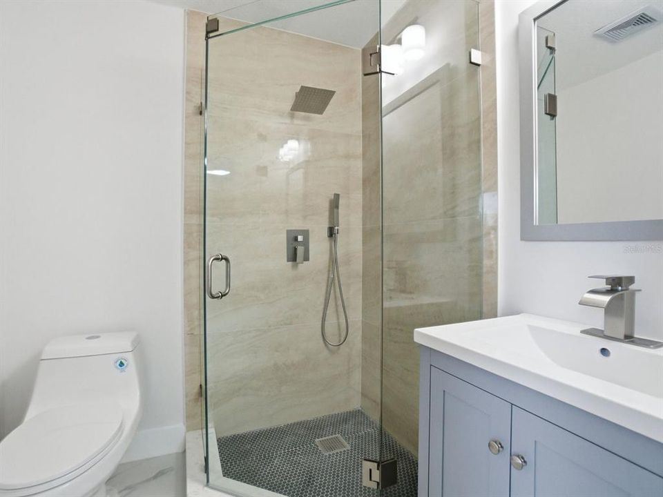 Activo con contrato: $238,000 (5 camas, 2 baños, 1400 Pies cuadrados)