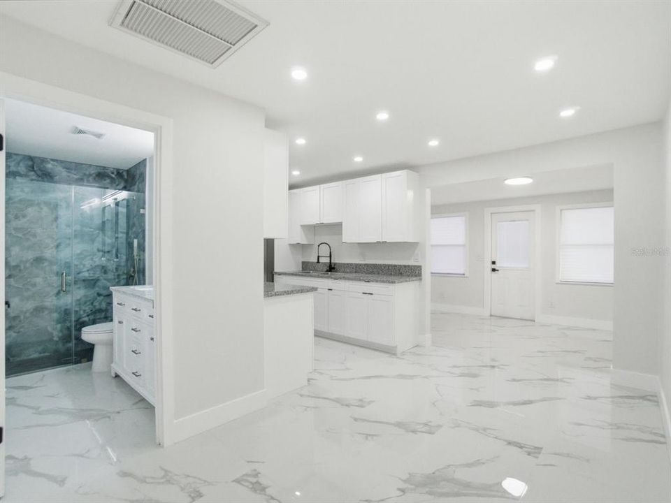 Activo con contrato: $238,000 (5 camas, 2 baños, 1400 Pies cuadrados)