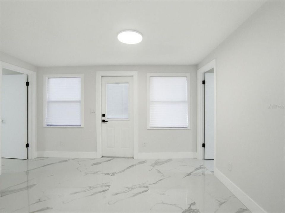 Activo con contrato: $238,000 (5 camas, 2 baños, 1400 Pies cuadrados)