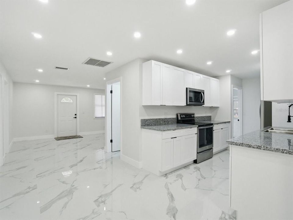Activo con contrato: $238,000 (5 camas, 2 baños, 1400 Pies cuadrados)