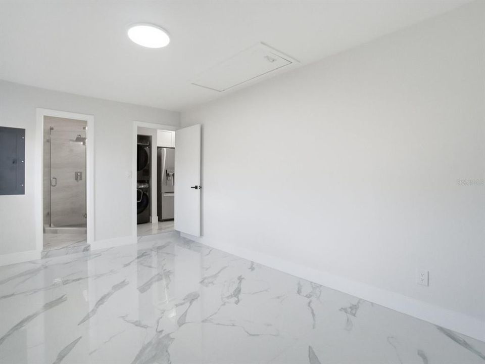 Activo con contrato: $238,000 (5 camas, 2 baños, 1400 Pies cuadrados)