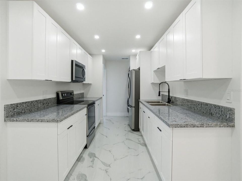 Activo con contrato: $238,000 (5 camas, 2 baños, 1400 Pies cuadrados)