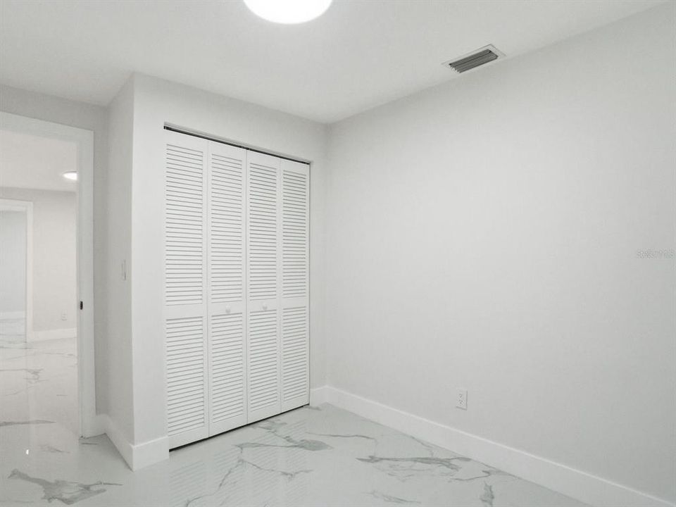 Activo con contrato: $238,000 (5 camas, 2 baños, 1400 Pies cuadrados)