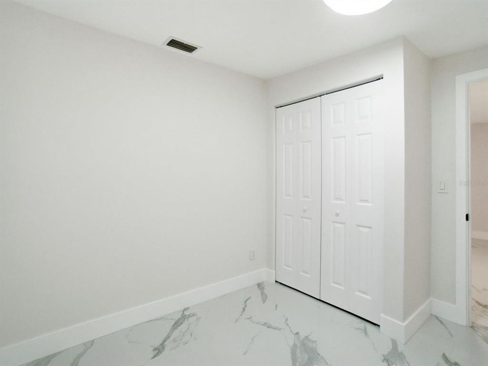 Activo con contrato: $238,000 (5 camas, 2 baños, 1400 Pies cuadrados)