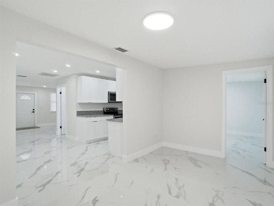 Activo con contrato: $238,000 (5 camas, 2 baños, 1400 Pies cuadrados)