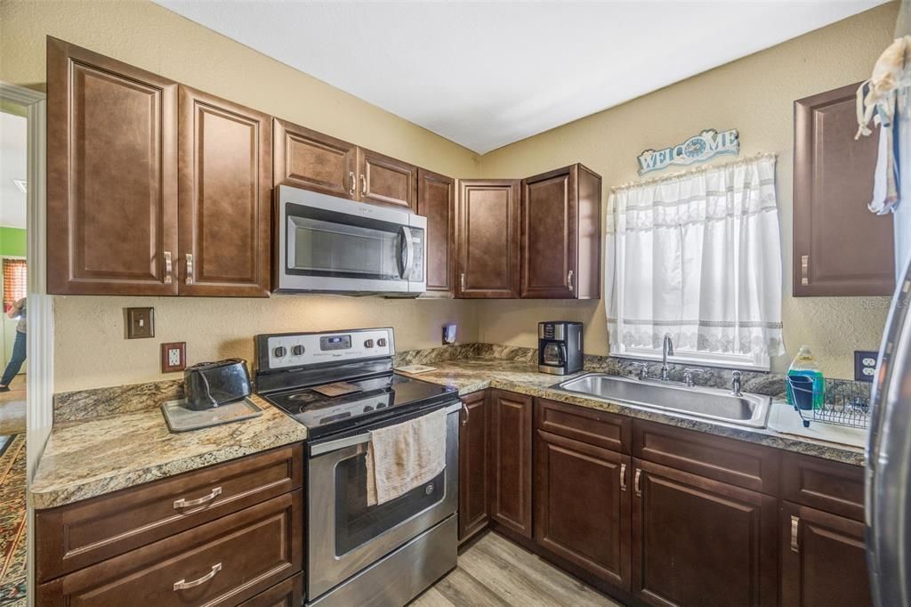 На продажу: $165,000 (3 спален, 1 ванн, 925 Квадратных фут)