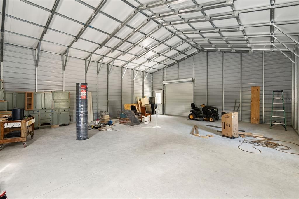 На продажу: $925,000 (4.75 acres)