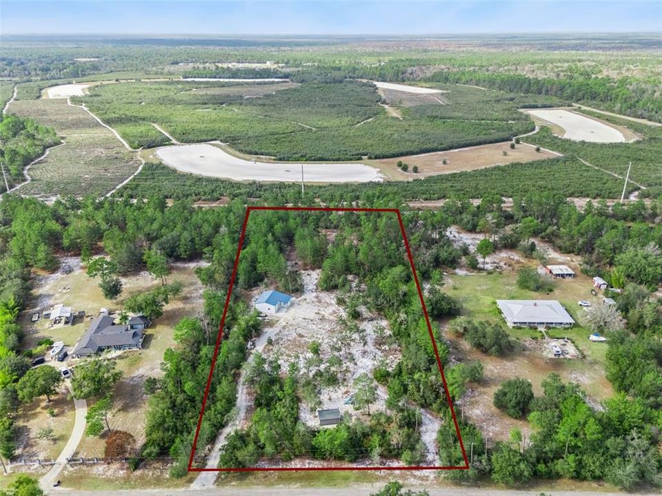 На продажу: $925,000 (4.75 acres)