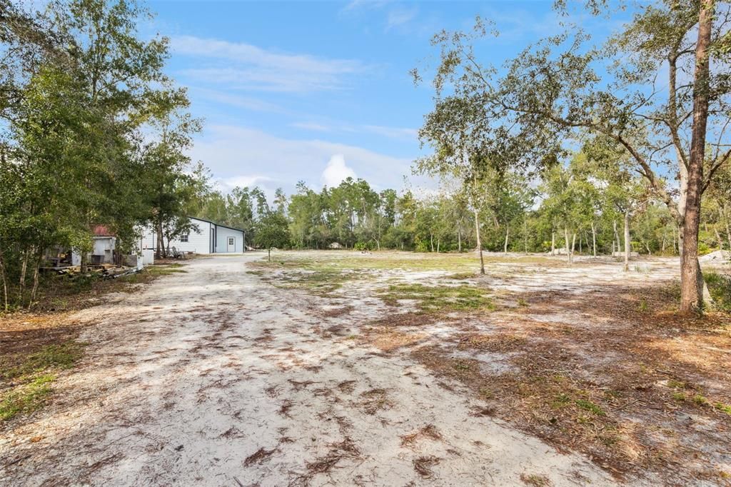 На продажу: $925,000 (4.75 acres)