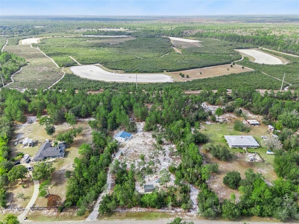 На продажу: $925,000 (4.75 acres)