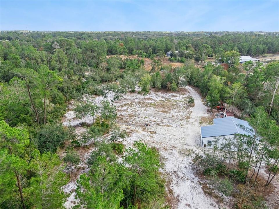 На продажу: $925,000 (4.75 acres)