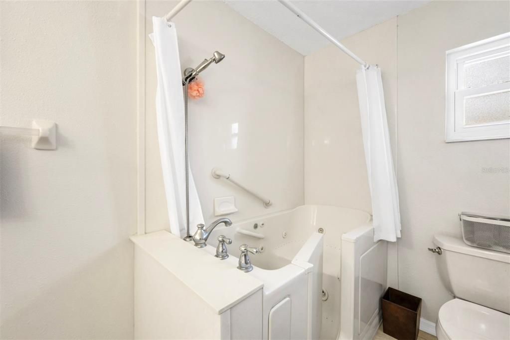 На продажу: $312,000 (2 спален, 2 ванн, 1805 Квадратных фут)