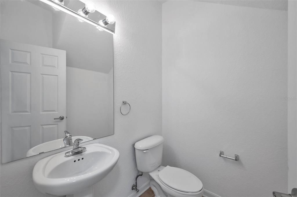 Active With Contract: $2,150 (3 beds, 2 baths, 1822 Square Feet)