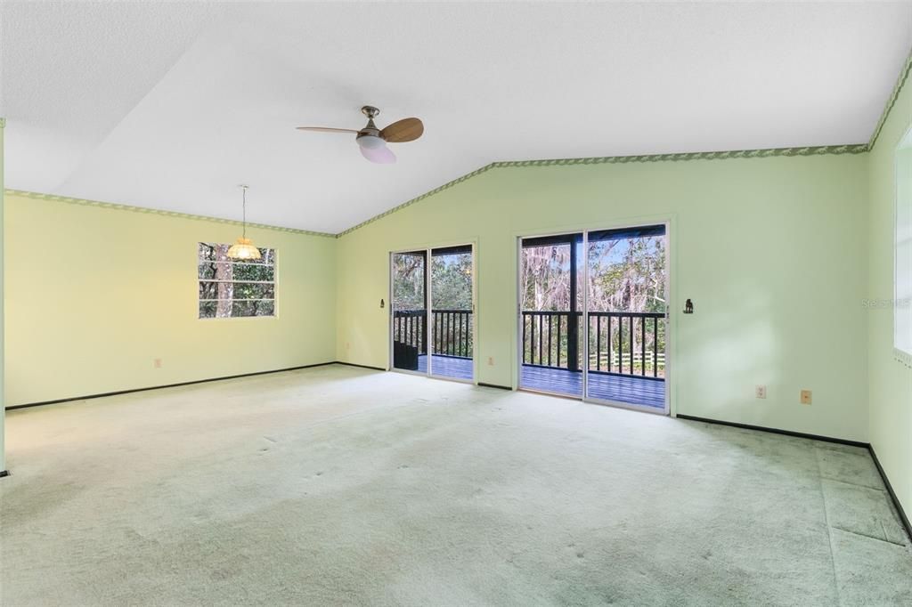 En Venta: $995,000 (9.32 acres)