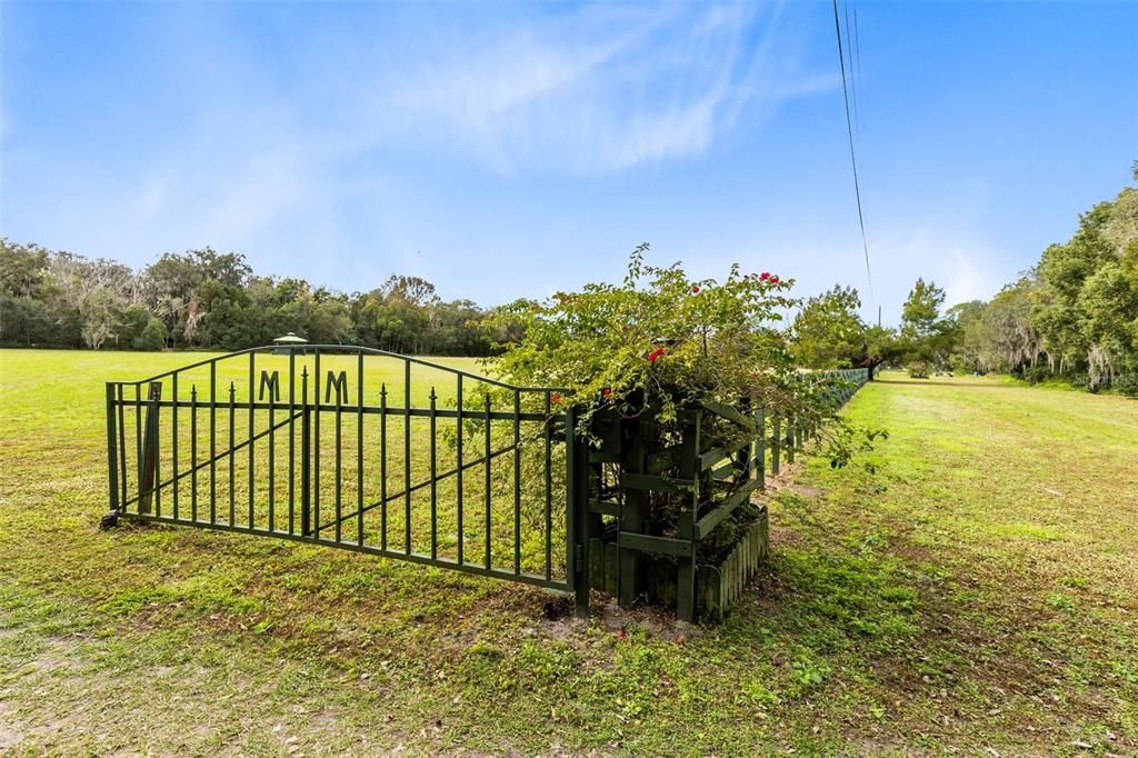 En Venta: $995,000 (9.32 acres)