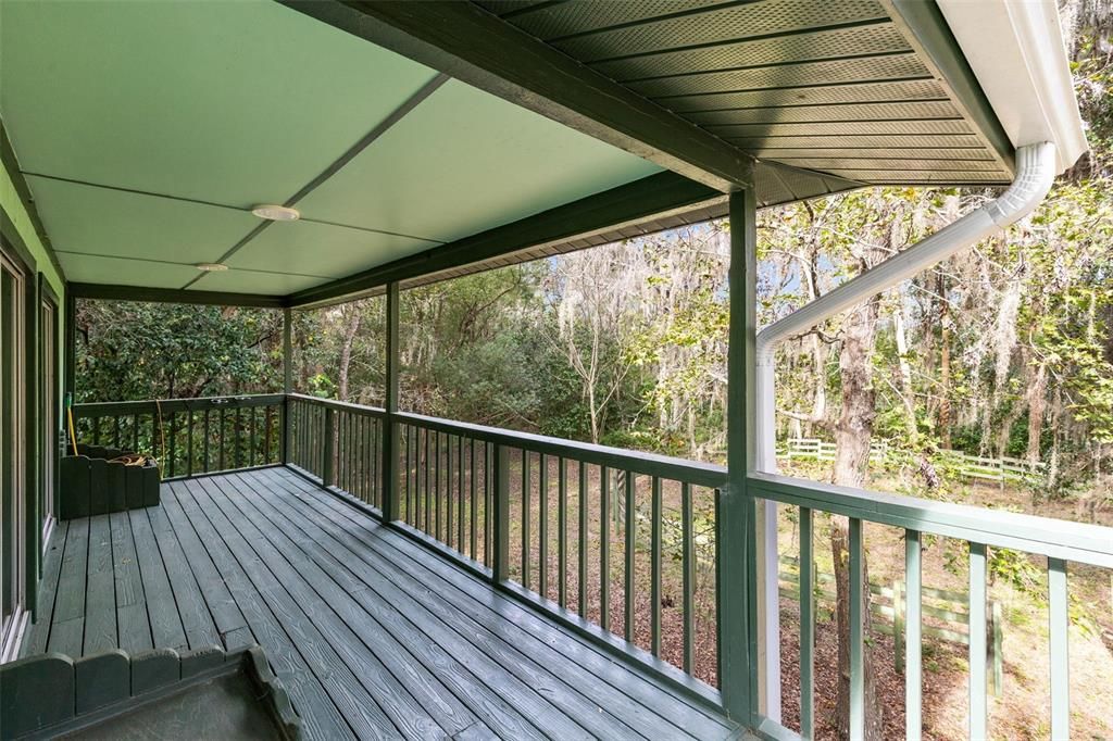 En Venta: $995,000 (9.32 acres)