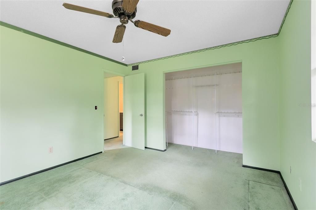 En Venta: $995,000 (9.32 acres)