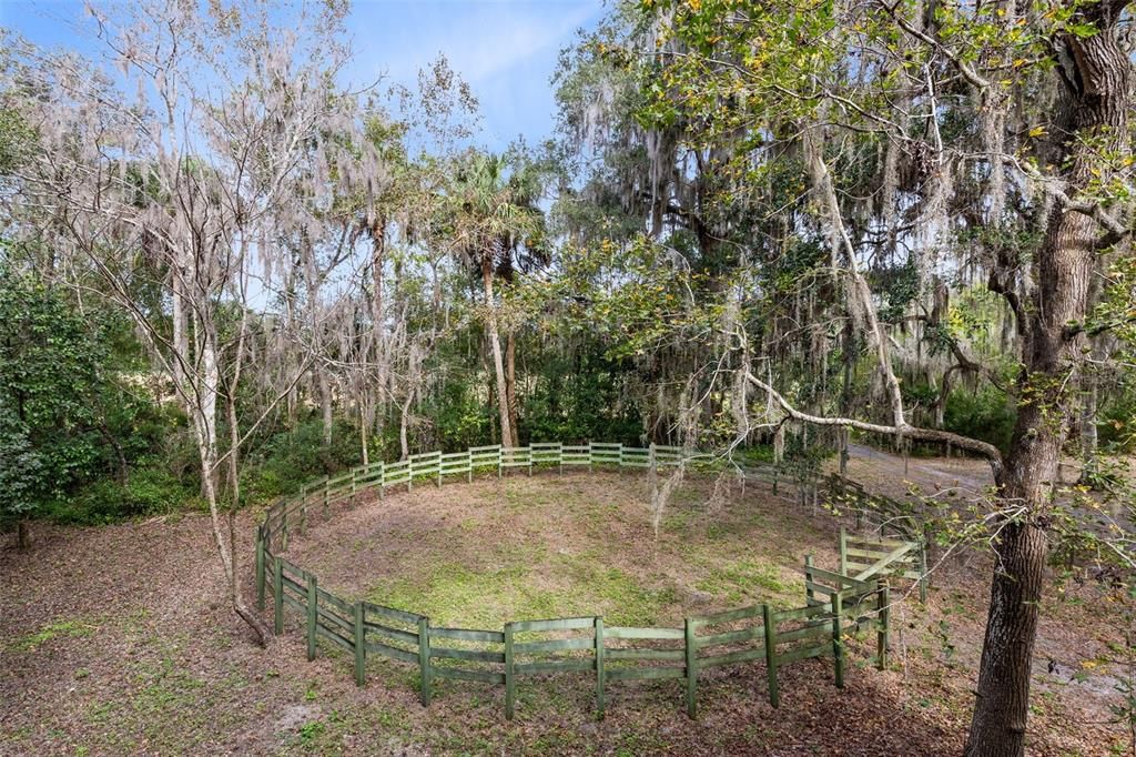 En Venta: $995,000 (9.32 acres)