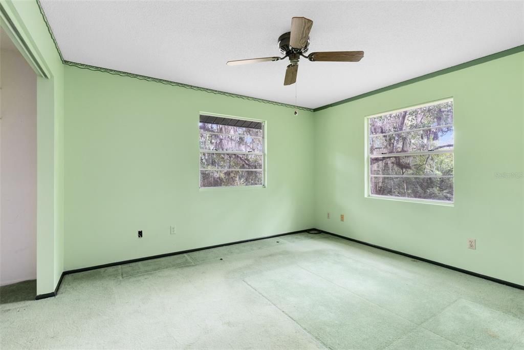 En Venta: $995,000 (9.32 acres)