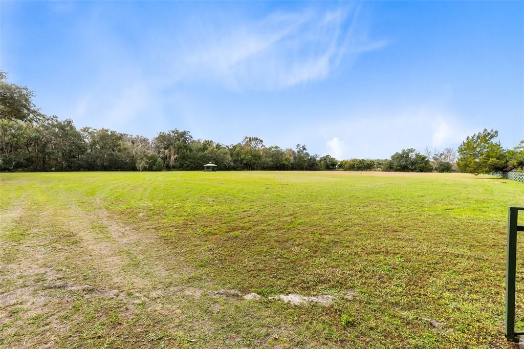 En Venta: $995,000 (9.32 acres)