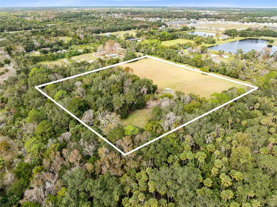 En Venta: $995,000 (9.32 acres)