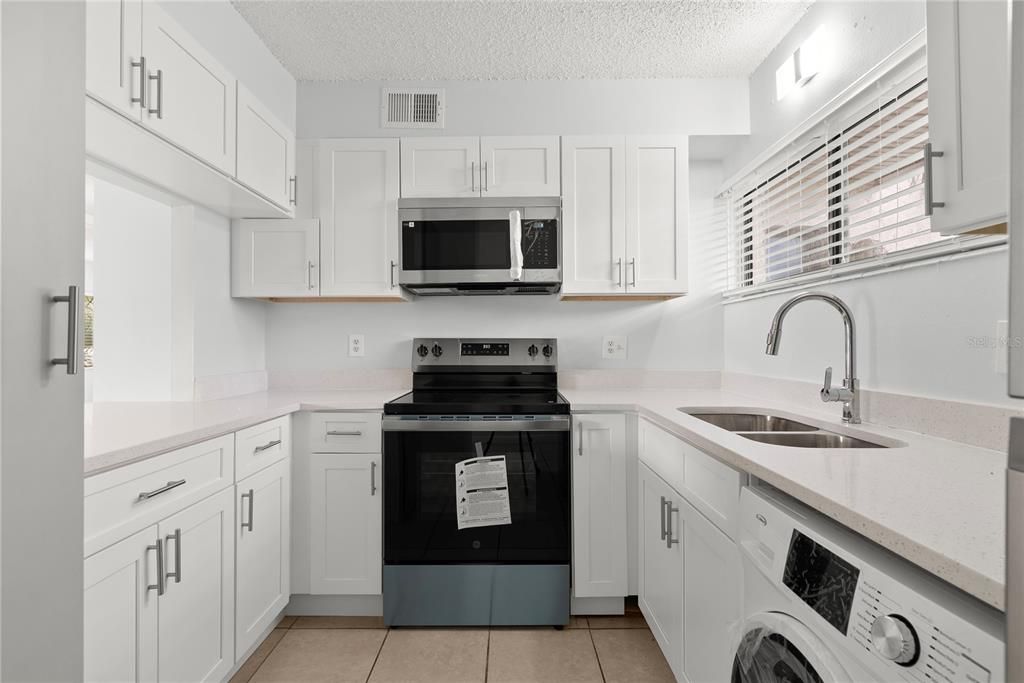 For Rent: $1,450 (2 beds, 1 baths, 894 Square Feet)