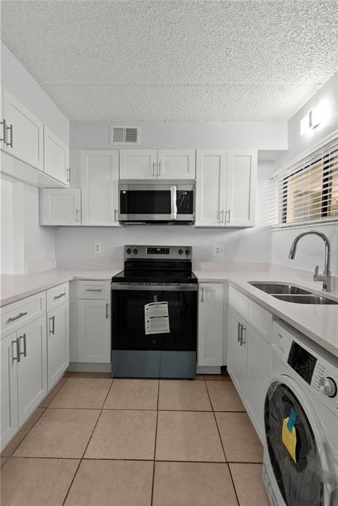 For Rent: $1,450 (2 beds, 1 baths, 894 Square Feet)