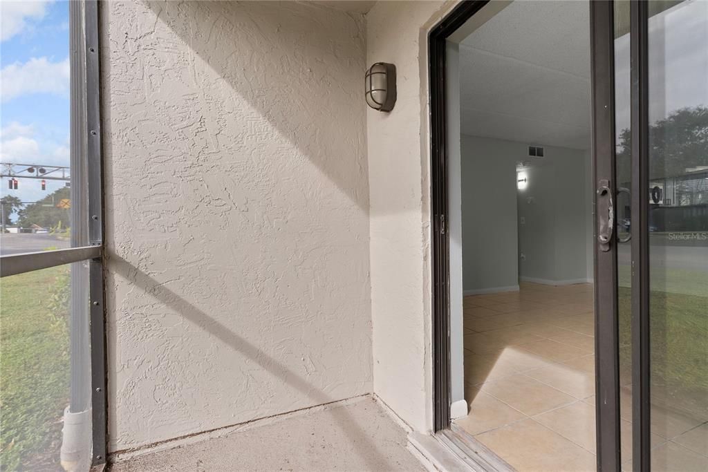 For Rent: $1,450 (2 beds, 1 baths, 894 Square Feet)