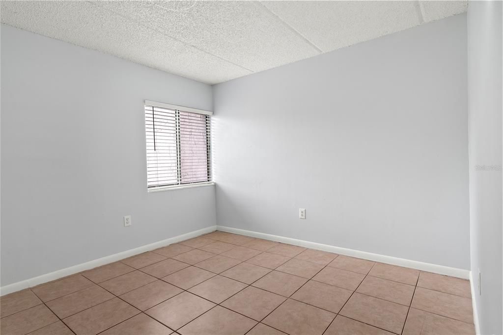 For Rent: $1,450 (2 beds, 1 baths, 894 Square Feet)