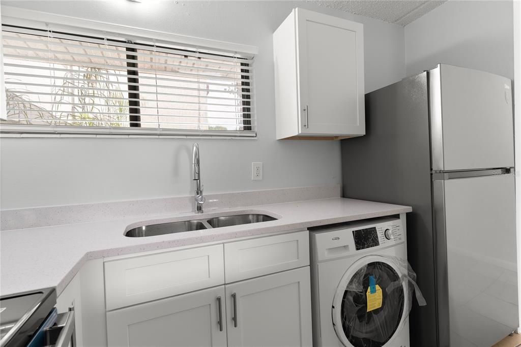 For Rent: $1,450 (2 beds, 1 baths, 894 Square Feet)