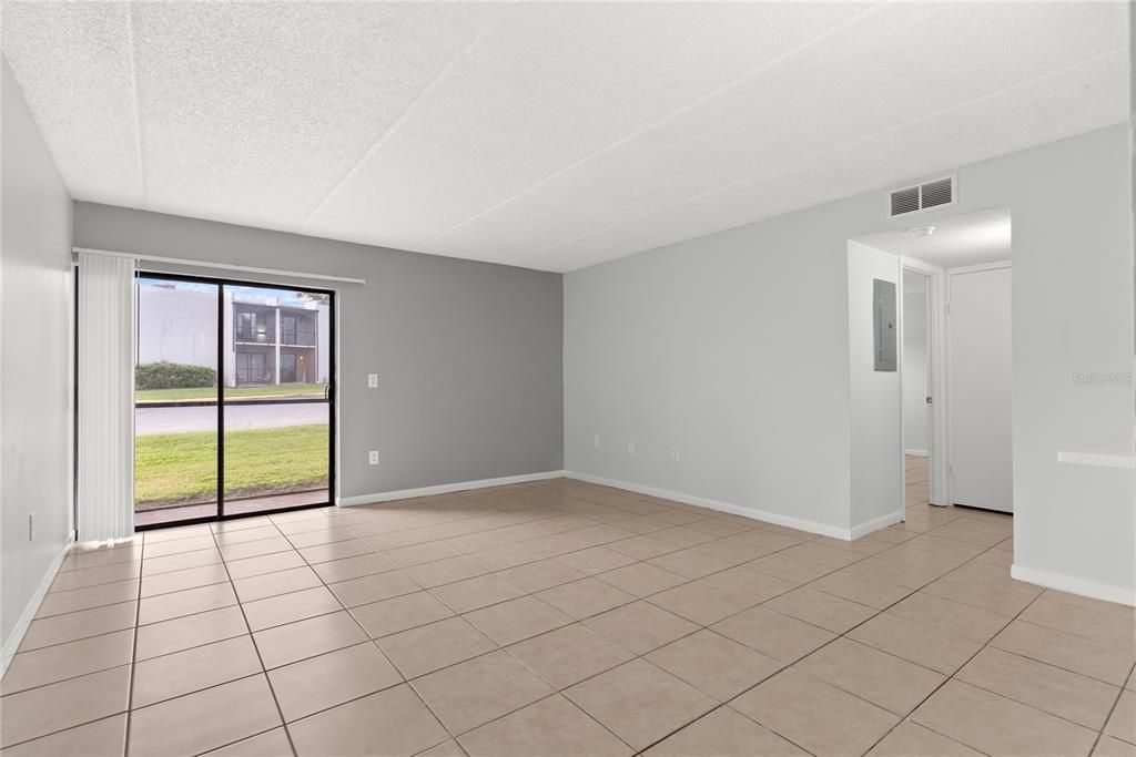 For Rent: $1,450 (2 beds, 1 baths, 894 Square Feet)