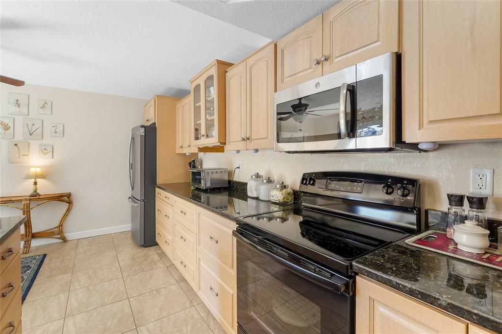 Activo con contrato: $165,500 (3 camas, 3 baños, 1408 Pies cuadrados)