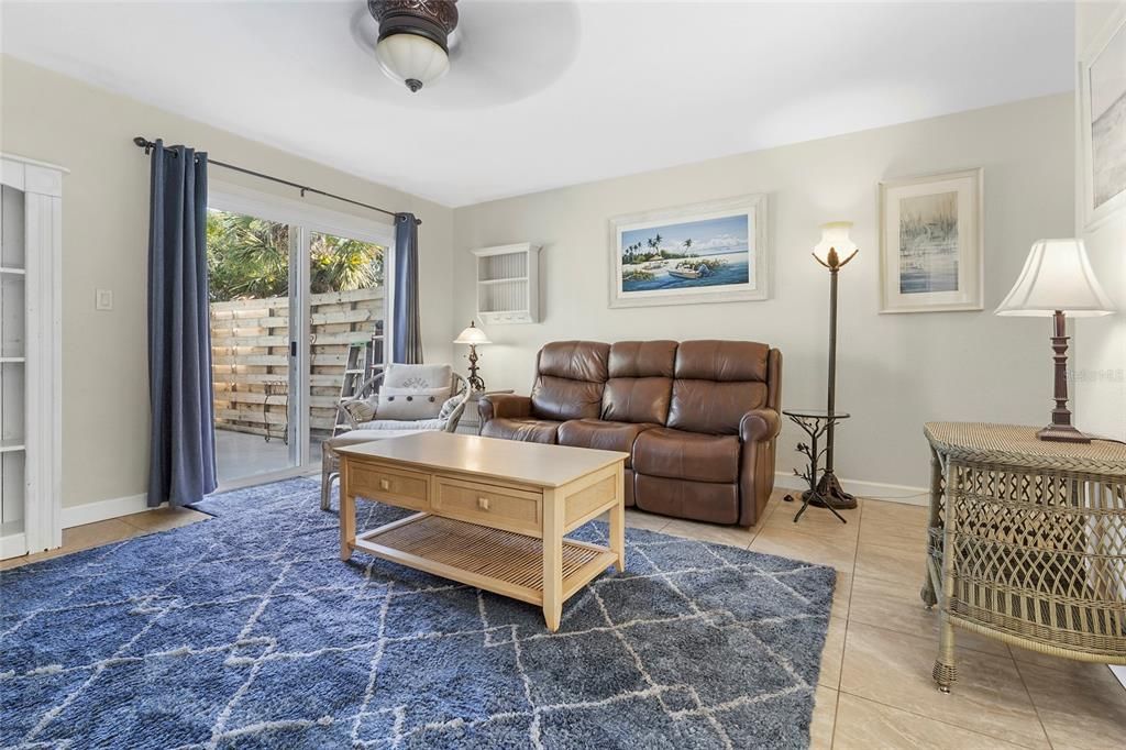 Activo con contrato: $165,500 (3 camas, 3 baños, 1408 Pies cuadrados)