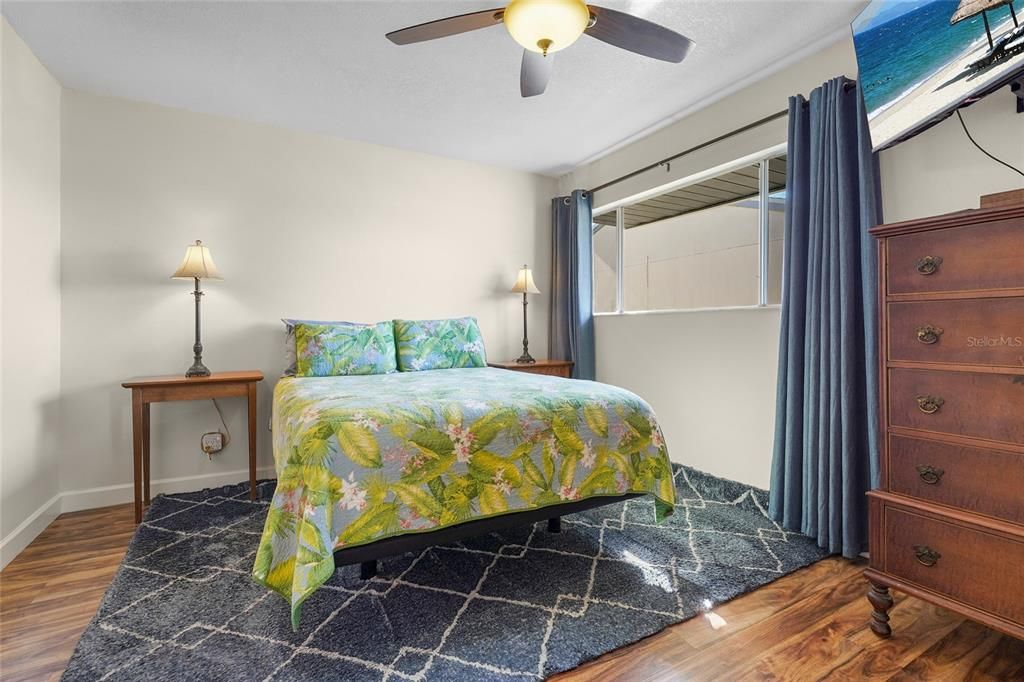 Activo con contrato: $165,500 (3 camas, 3 baños, 1408 Pies cuadrados)
