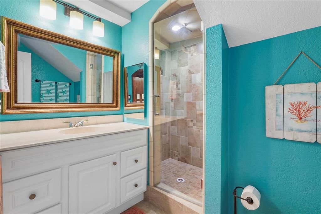 Activo con contrato: $165,500 (3 camas, 3 baños, 1408 Pies cuadrados)