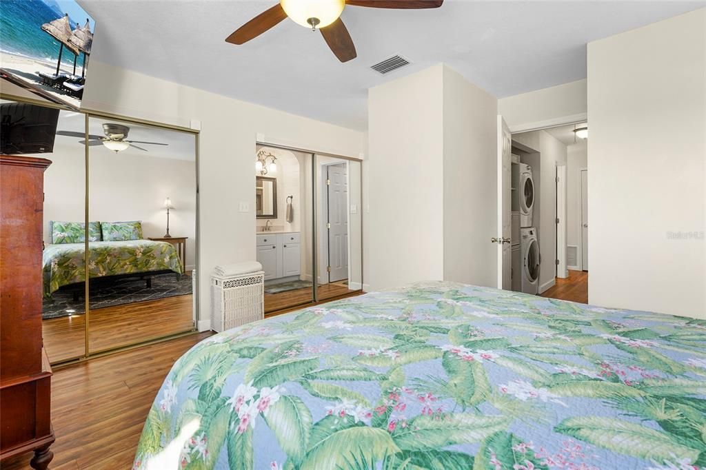 Activo con contrato: $165,500 (3 camas, 3 baños, 1408 Pies cuadrados)